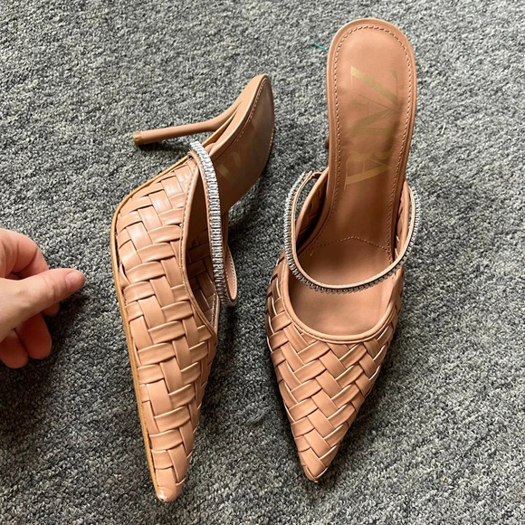 ZARA Nude Woven Mule Pointed Toe Rhinestone Strap Mule Size 39 - Picture 3 of 12